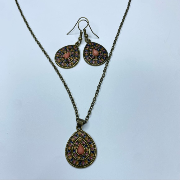 Beautiful Multicolored Necklace and Earring Set - Picture 4 of 5